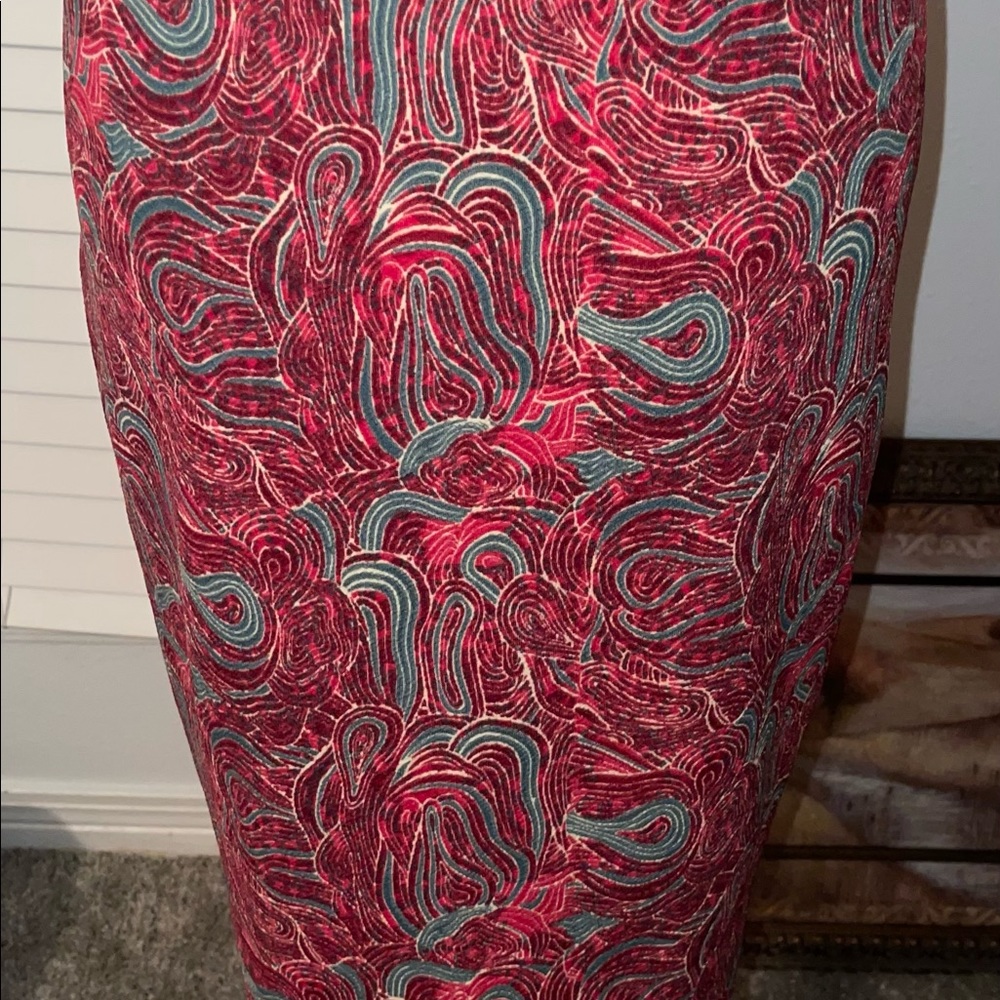 Lularoe fitted & stretchy type skirt, Size L in red and green EUC - Picture 9 of 15